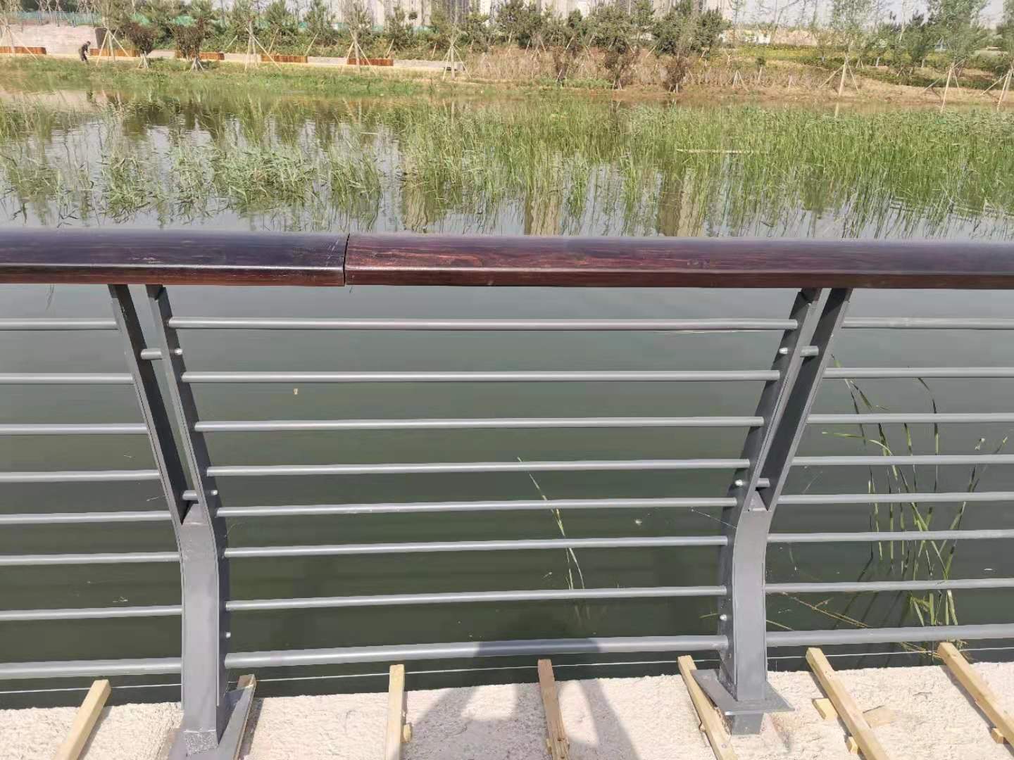 漯河市桥梁防撞护栏灯光护栏 - 哪里好